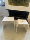 Badhocker MERAN XL aus Acryl, für die Dusche geeignet, mit Griff, zeitloses Design, rutschsicher mit Gummifüßen